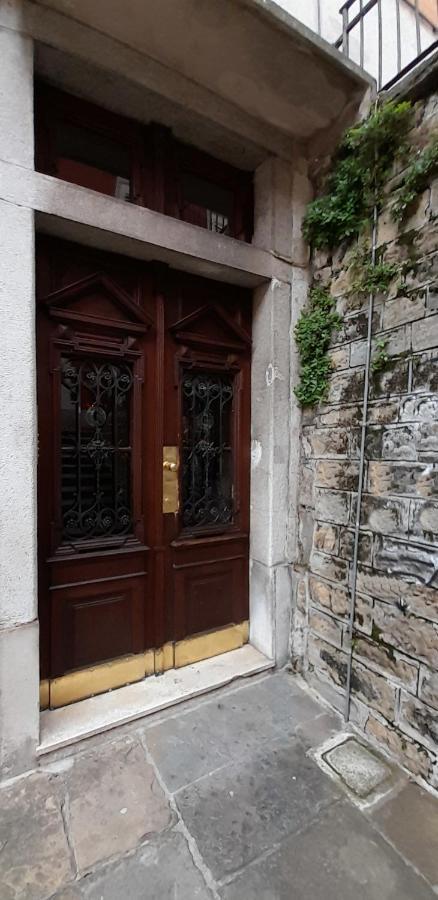 Casa Antica - Historical Apartment In Old City Center Trieste Dış mekan fotoğraf